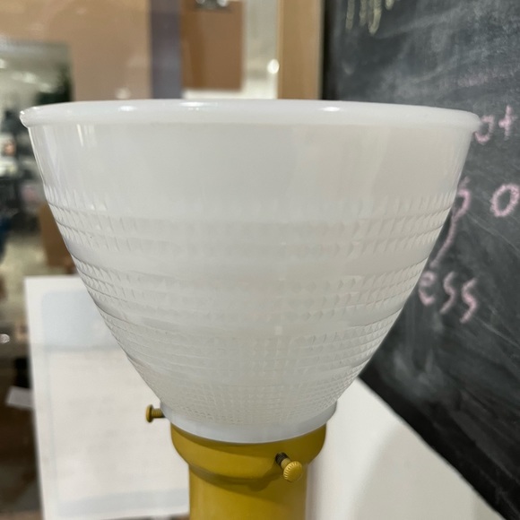 Antique glassware White lamp shade only - Picture 4 of 12